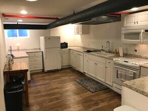 281 S River St LL, Unit Room 1 Dean in Wilkes-Barre, PA - Foto de edificio - Building Photo
