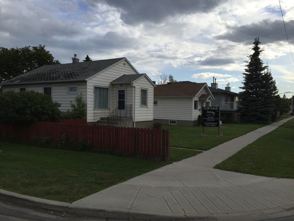 INNER CITY NW in Calgary, AB - Building Photo