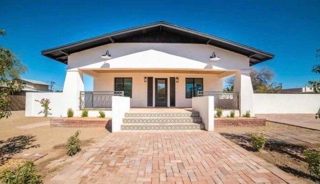 property at 2231 E Helen St