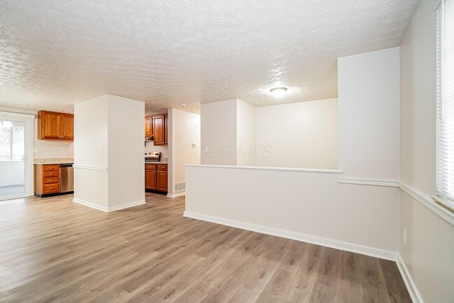 511 Hilltop Dr in Pickerington, OH - Building Photo - Building Photo