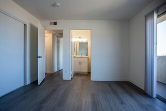 Edgemont Court Apartments in Los Angeles, CA - Building Photo - Interior Photo