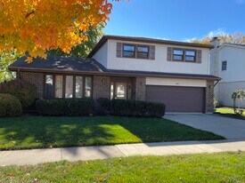 1925 E Waverly Ln in Arlington Heights, IL - Building Photo