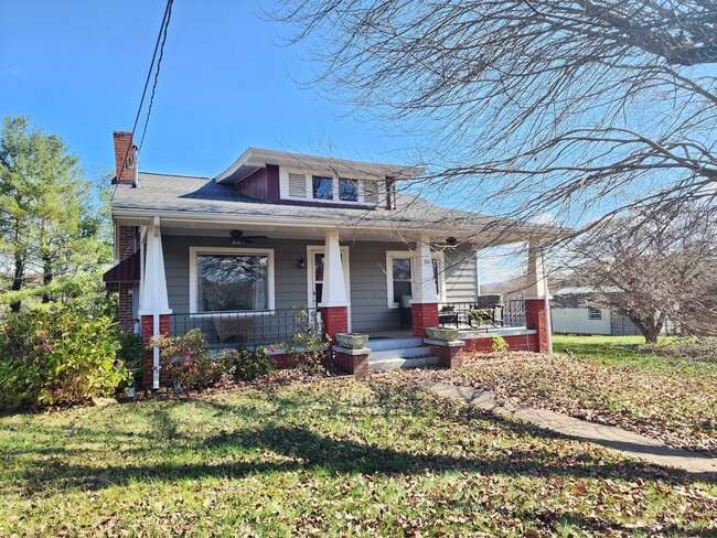 36 Snow Hill Church Rd in Candler, NC - Foto de edificio - Building Photo