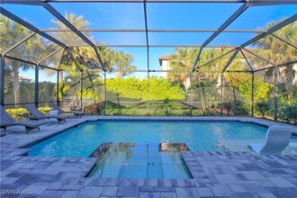 9423 Terresina Dr in Naples, FL - Building Photo - Building Photo