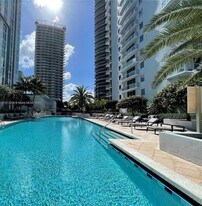 1060 Brickell Ave, Unit 1007 in Miami, FL - Building Photo