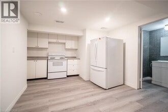 10 Monroe St in Cambridge, ON - Building Photo - Building Photo