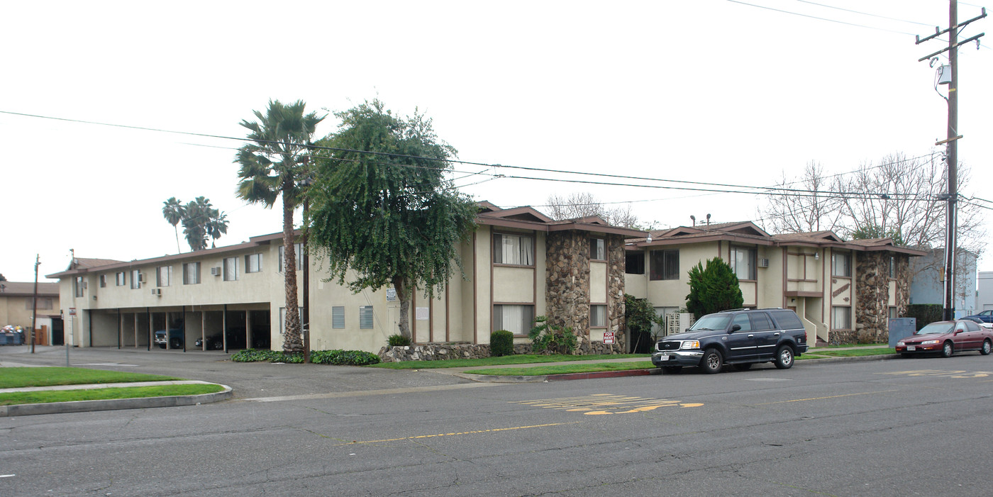 The Brentwood in Pomona, CA - Building Photo