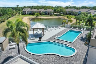 150 Santa Clara Dr, Unit 150 SANTA CLARA DR in Naples, FL - Building Photo