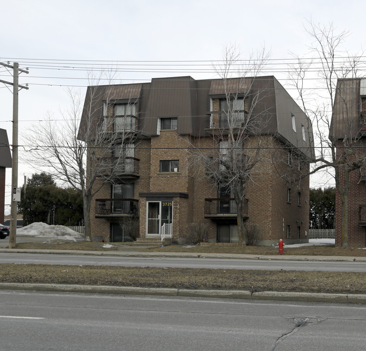 3725 Dagenais O in Laval, QC - Building Photo