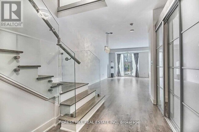 7608 Yonge St in Vaughan, ON - Building Photo - Building Photo