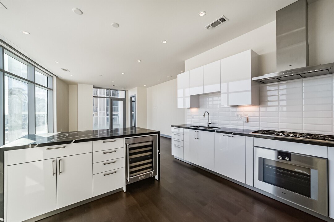 4521 San Felipe St in Houston, TX - Building Photo