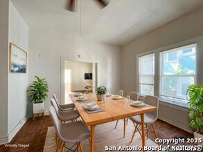 319 Army Blvd in San Antonio, TX - Foto de edificio - Building Photo