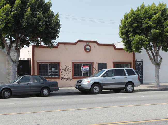 1325 S Long Beach Blvd in Compton, CA - Foto de edificio - Building Photo