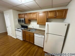 22 High St, Unit 9 in Medford, MA - Building Photo - Building Photo