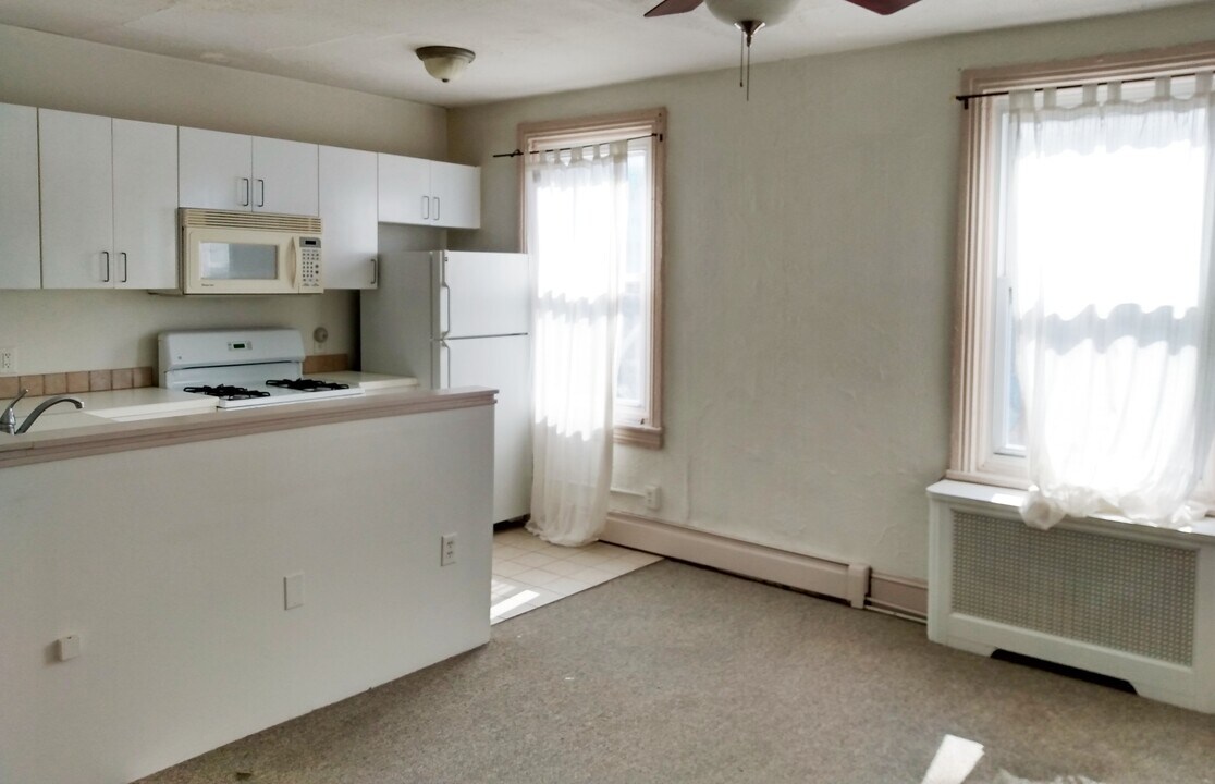 1355 Ridge Ave, Unit Unit 3 in Philadelphia, PA - Building Photo