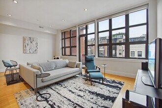 2117 10th St NW, Unit 202 in Washington, DC - Foto de edificio - Building Photo