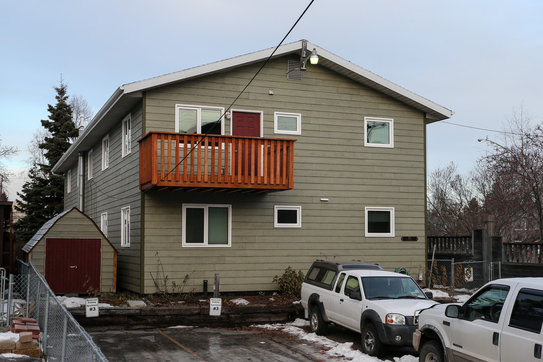 118 W 12th Ave in Anchorage, AK - Foto de edificio