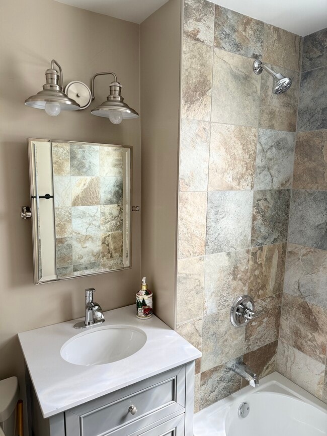 6726 20th Ave, Unit #1 Main House in Kenosha, WI - Building Photo - Building Photo