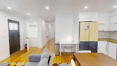36 Shepard St, Unit 1A in Boston, MA - Foto de edificio - Building Photo