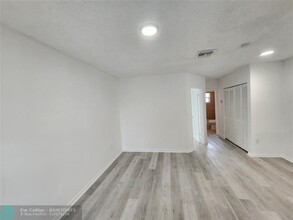 2466 Lincoln St in Hollywood, FL - Building Photo - Building Photo