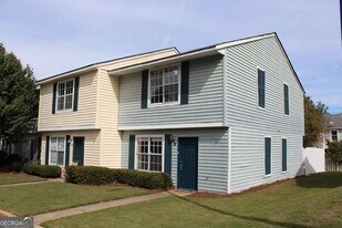 408 Bainbridge Dr in Mcdonough, GA - Building Photo