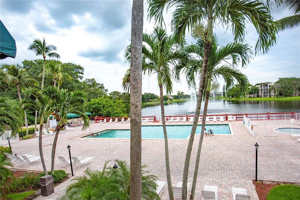 9311 Orange Grove Dr, Unit 114 in Davie, FL - Building Photo
