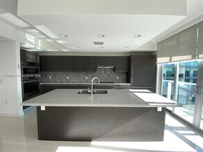 7751 NW 107th Ave, Unit 305 in Doral, FL - Building Photo - Building Photo