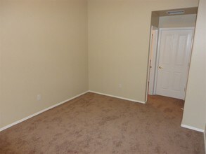6563 E Ladonna Ln in Tucson, AZ - Foto de edificio - Building Photo