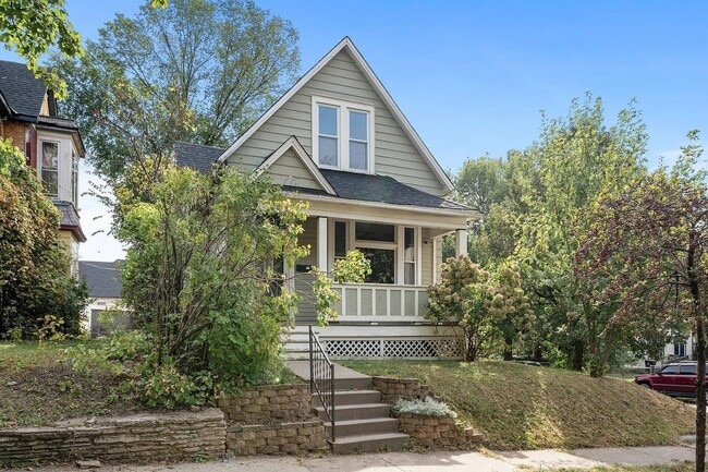 1084 Edgerton St in St. Paul, MN - Building Photo - Building Photo