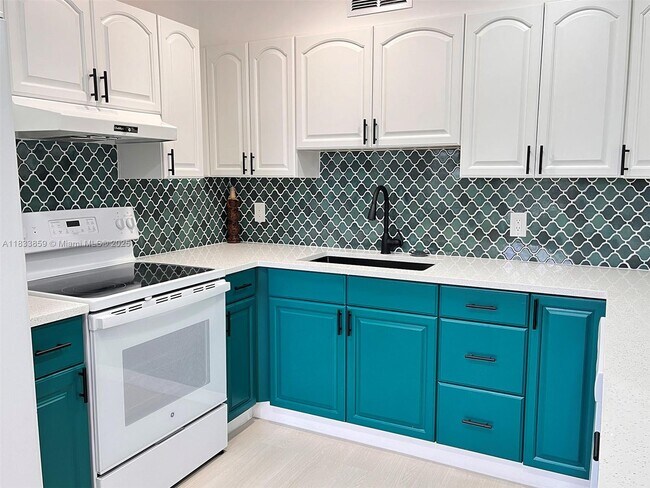 3007 Hythe A in Boca Raton, FL - Building Photo - Building Photo