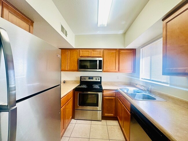 property at 654 E Drachman St