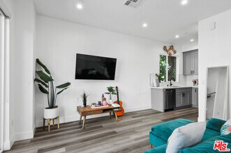 1255 N Gower St in Los Angeles, CA - Building Photo - Building Photo