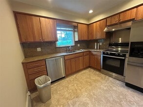 26 Dunes Ln in Port Washington, NY - Building Photo - Building Photo