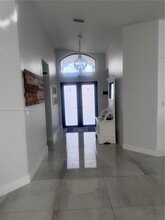 14462 NW 87th Ct in Hialeah, FL - Building Photo - Building Photo