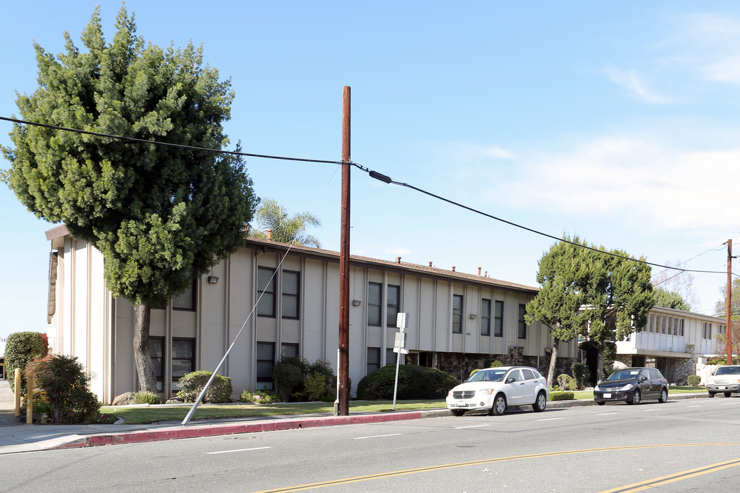 10115 Santa Gertrudes Ave in Whittier, CA - Building Photo