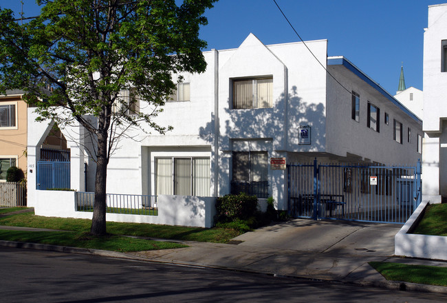 105 N Eastwood Ave in Inglewood, CA - Foto de edificio - Building Photo