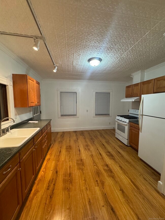 51 Park Ave in Naugatuck, CT - Building Photo - Building Photo