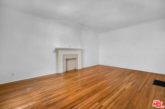 425 S Oakhurst Dr in Beverly Hills, CA - Building Photo - Building Photo