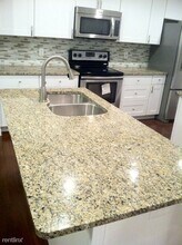 324 Stratford Ln in Lake Orion, MI - Building Photo - Building Photo