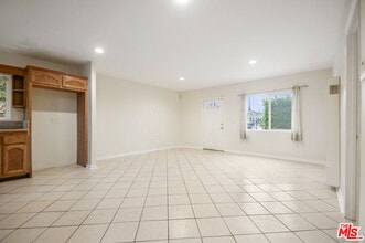3660 Halldale Ave in Los Angeles, CA - Building Photo - Building Photo