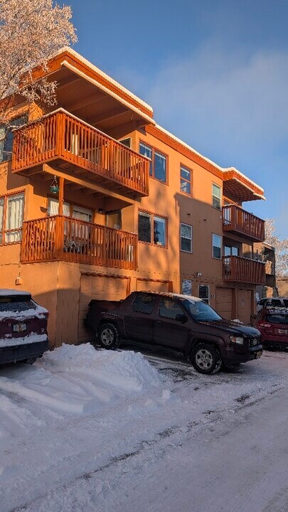 512 E 15th Ave in Anchorage, AK - Building Photo