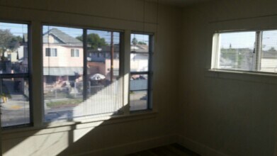 826 E 10th St, Unit 826 in Long Beach, CA - Building Photo - Building Photo