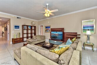 638 Vintage Reserve Cir in Naples, FL - Foto de edificio - Building Photo