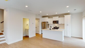 827 Willow Pl in River Falls, WI - Building Photo