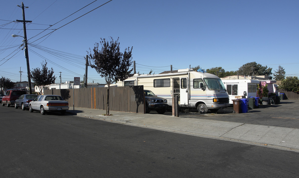 Alpine Mobile Home Park in San Pablo, CA - Building Photo