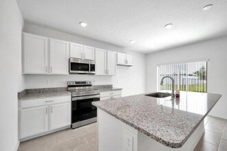 5812 NW Gerald Cir in Port St. Lucie, FL - Building Photo - Building Photo