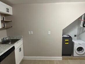 120 Chappell Rd SW, Unit 1 in Atlanta, GA - Building Photo - Building Photo