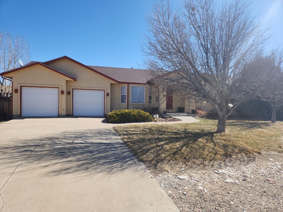 518 S Putter Dr in Pueblo West, CO - Building Photo