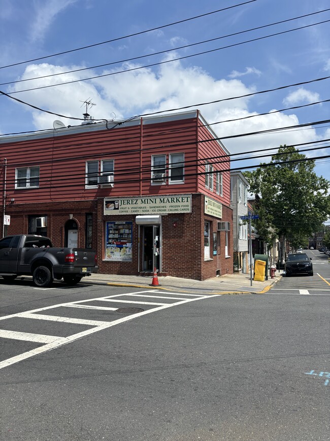 164 61st St in West New York, NJ - Building Photo - Building Photo