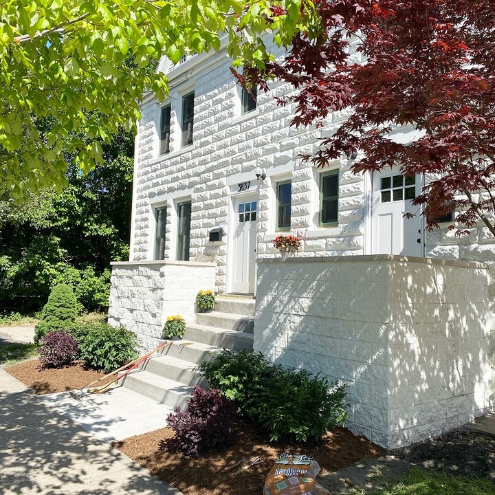 Hortensia Townhomes in Detroit, MI - Building Photo